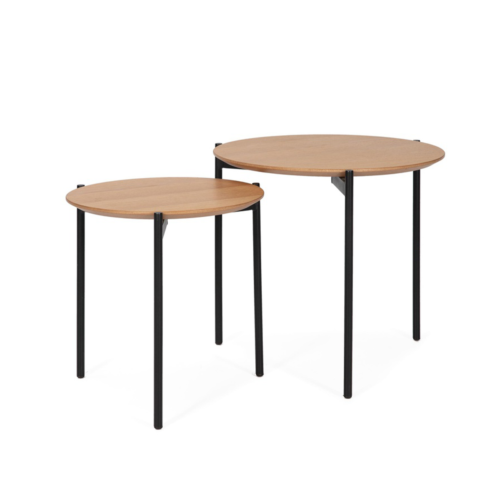 La mesa auxiliar CITY combina madera chapada y metal para un diseño elegante y versátil. Perfecta para cualquier rincón del hogar