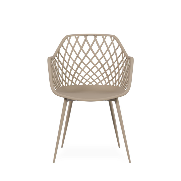 La silla Charlotte Beige combina estilo industrial con un diseño moderno y resistente. Perfecta para comedores, oficinas y exteriores.