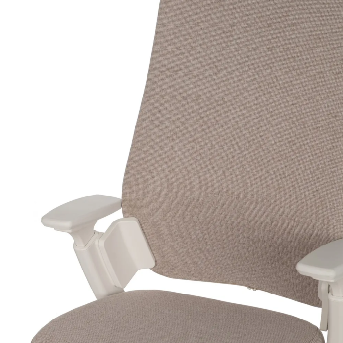 Silla de oficina beige con respaldo alto y ruedas - Imagen 6