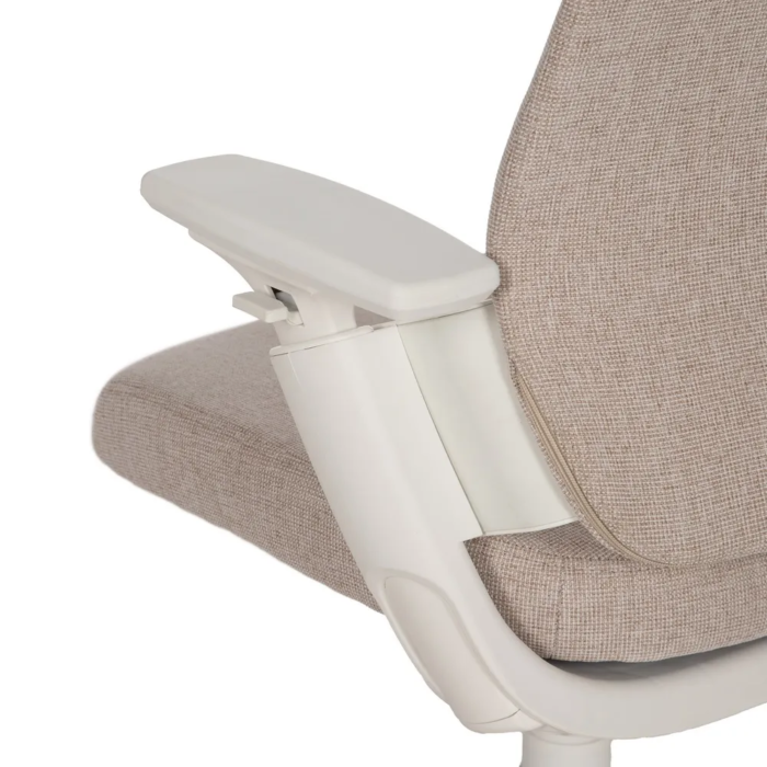Silla de oficina beige con respaldo alto y ruedas - Imagen 4