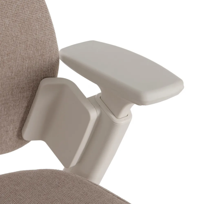 Silla de oficina beige con respaldo alto y ruedas - Imagen 3