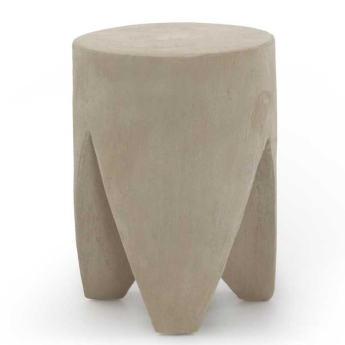 Mesa auxiliar en color cemento arena, de poliresina resistente. Moderna y sofisticada, ideal para interiores de estilo industrial, nórdico o contemporáneo.