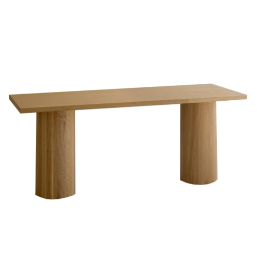 Descubre la mesa de comedor Lucía, fabricada en madera natural con vetas visibles. Elegante, versátil y perfecta para compartir grandes momentos en casa.