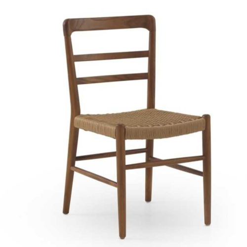 Silla de madera de toon color nogal con asiento trenzado