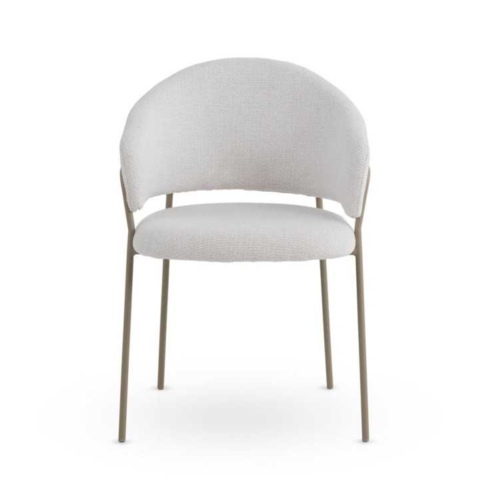 Sillón tapizado en chenilla crema con patas metálicas color topo