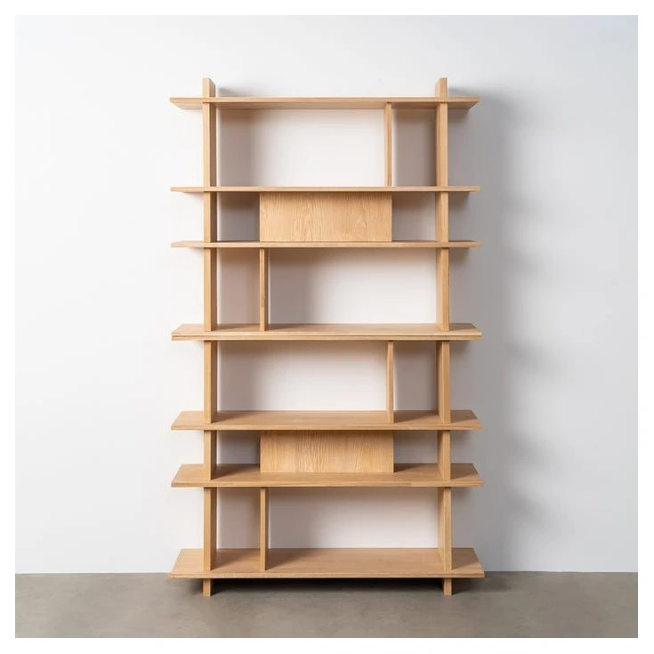 estanteria de madera natural