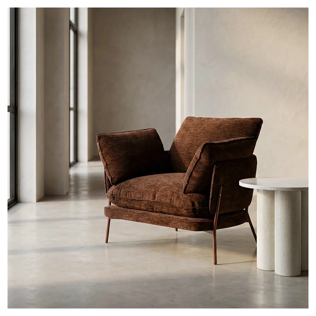 sillón tapizado marrón oscuro