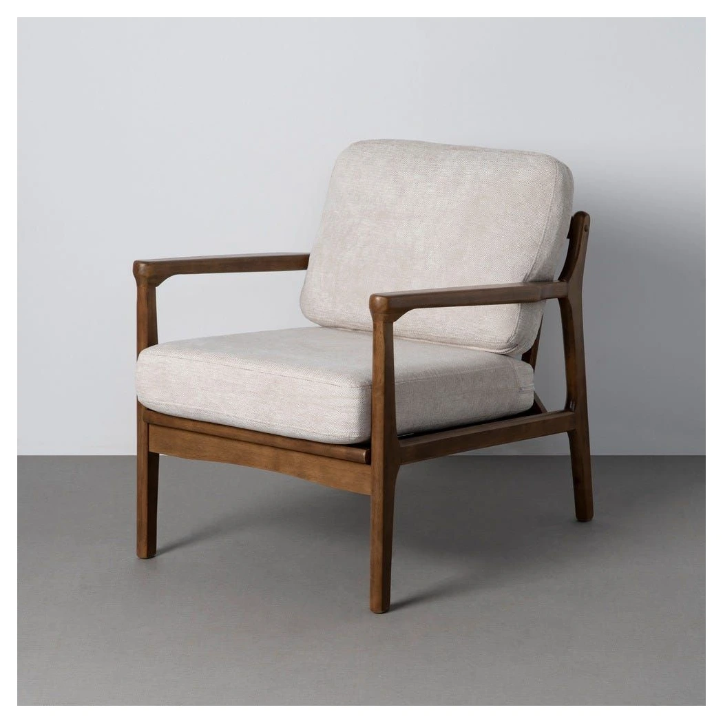 sillón tapizado beige madera