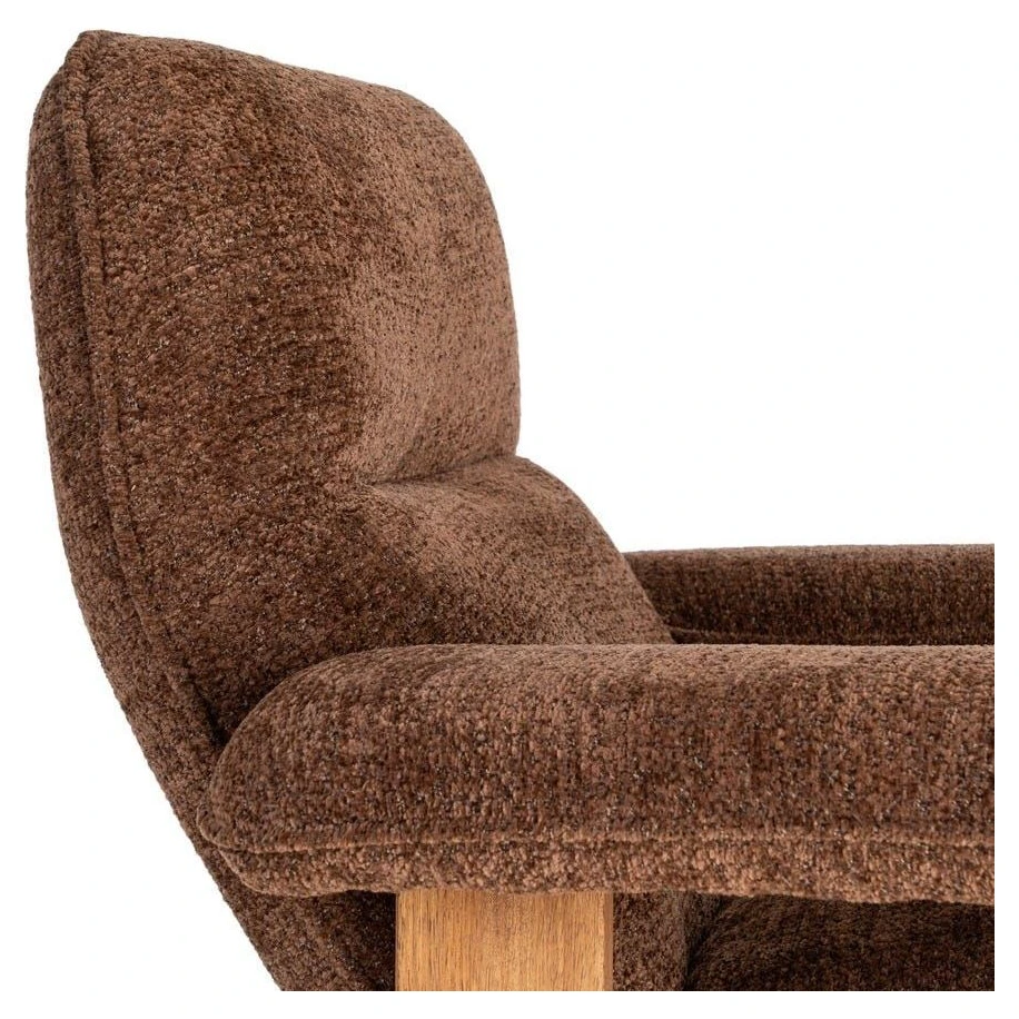 sillón tapizado marrón de madera