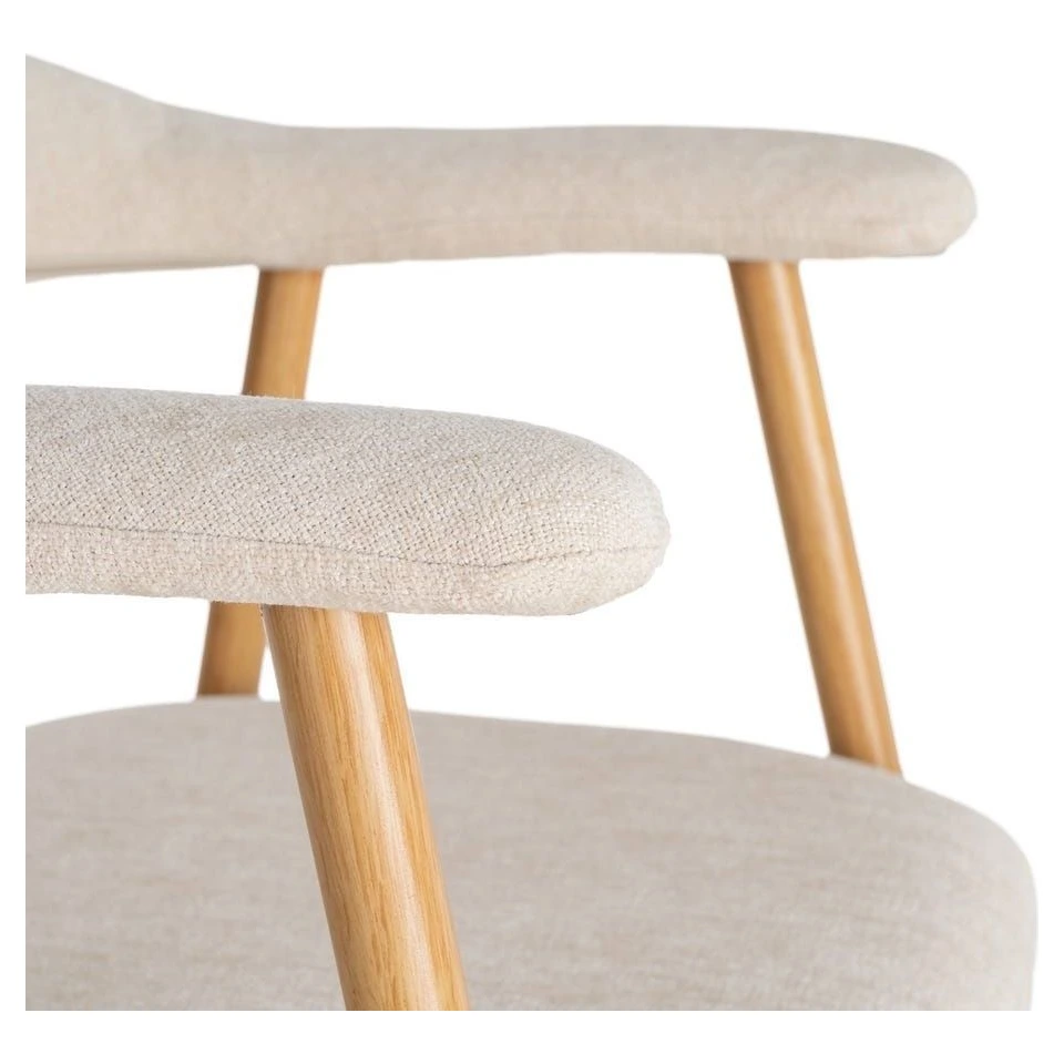 silla con brazos tapizada crema