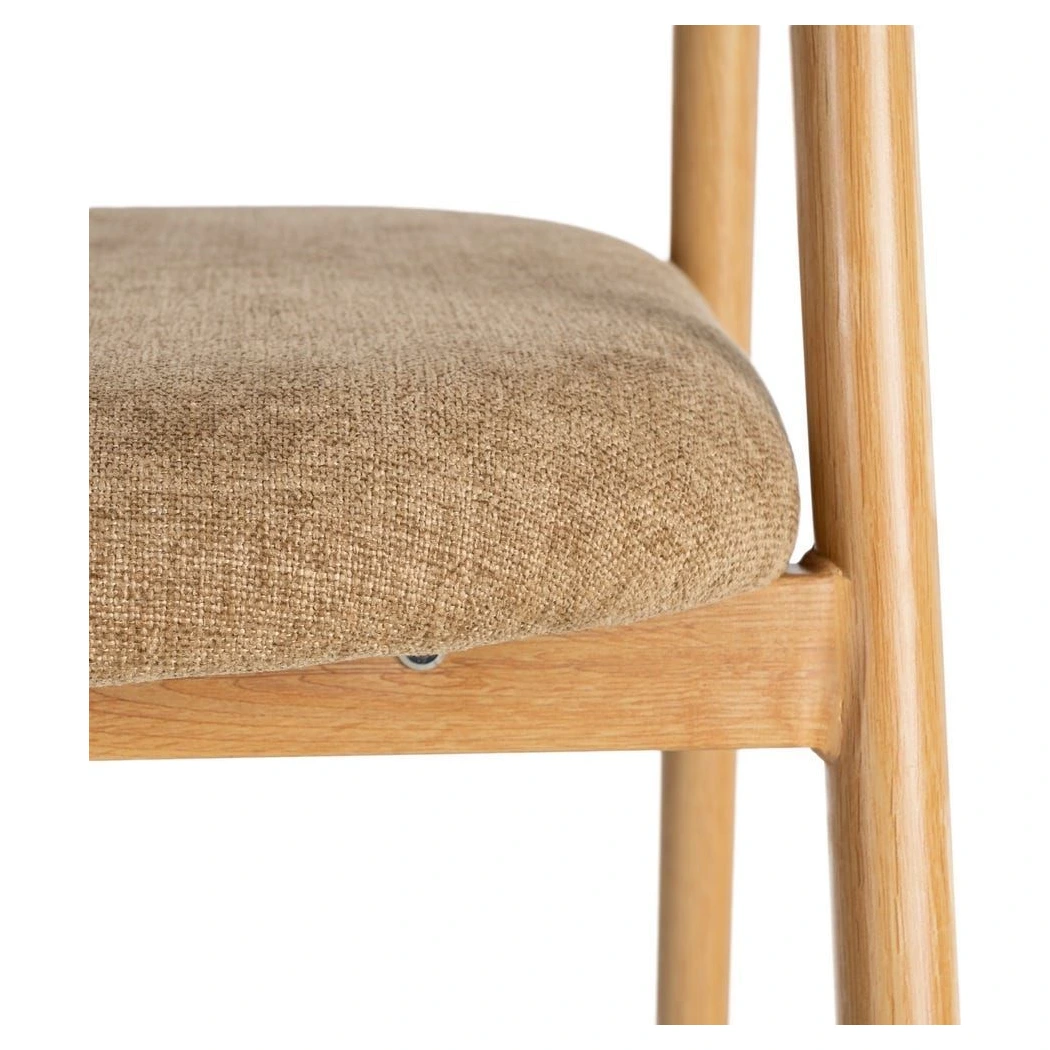 silla con brazos beige