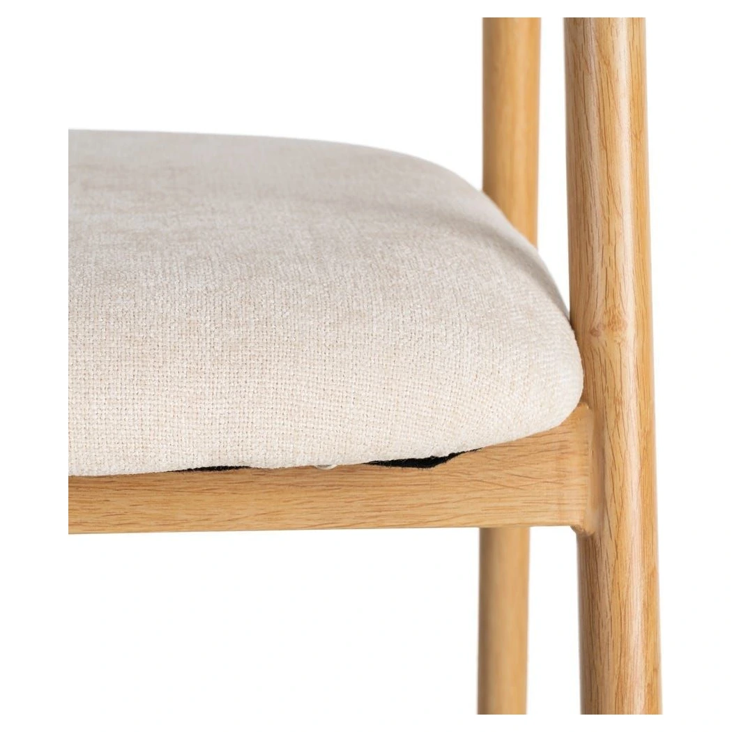 silla con brazos tapizada crema