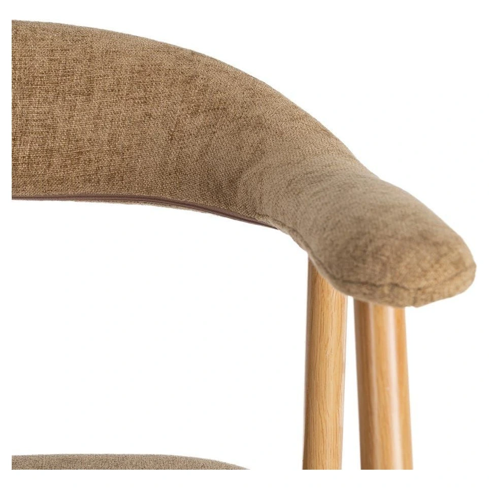 silla con brazos beige