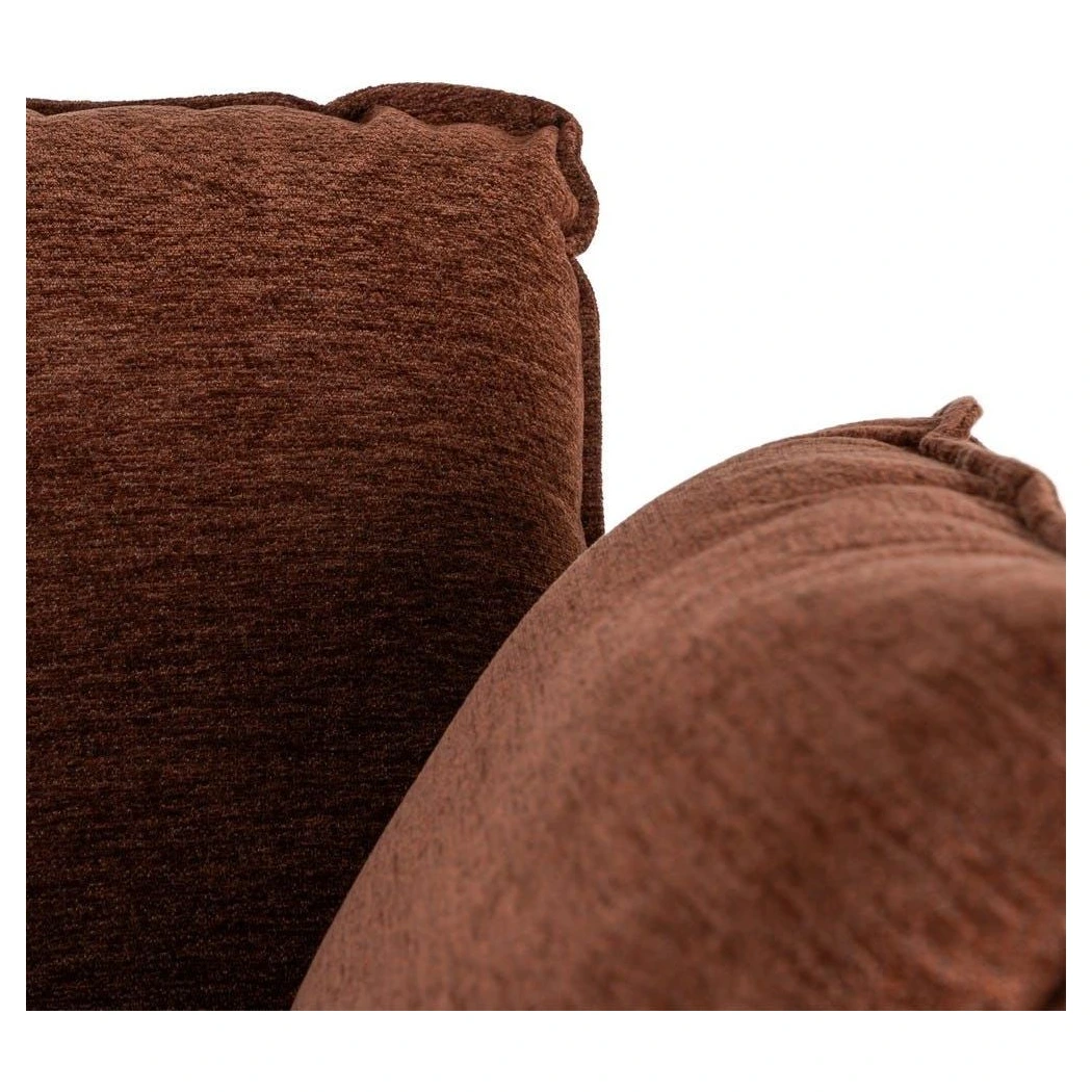 sillón tapizado marrón oscuro