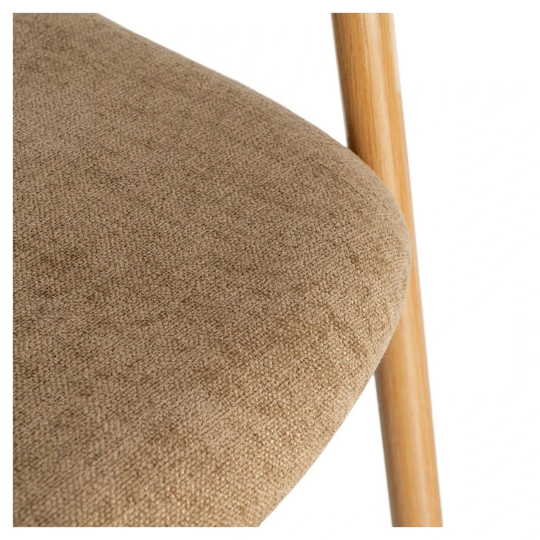 silla con brazos beige
