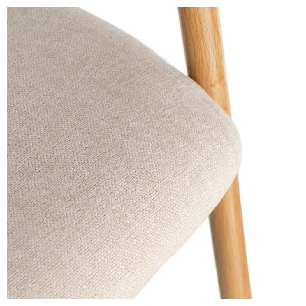 silla con brazos tapizada crema