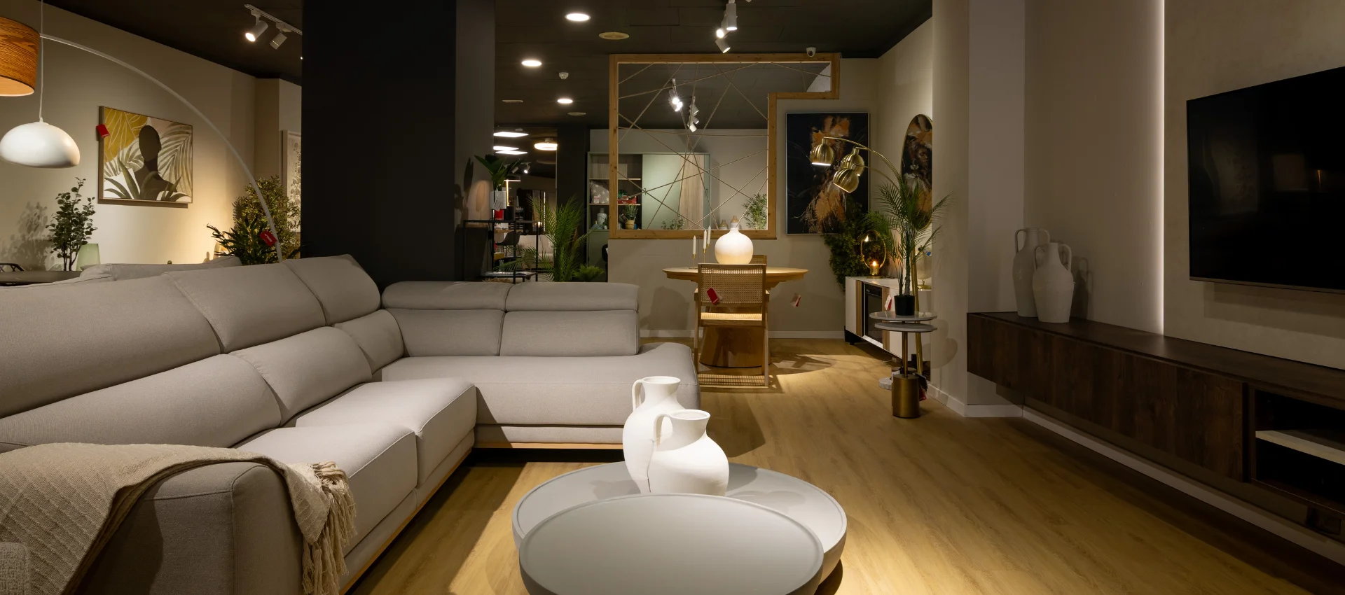 Showroom de Artikane en Avenida del Cid 4, Valencia