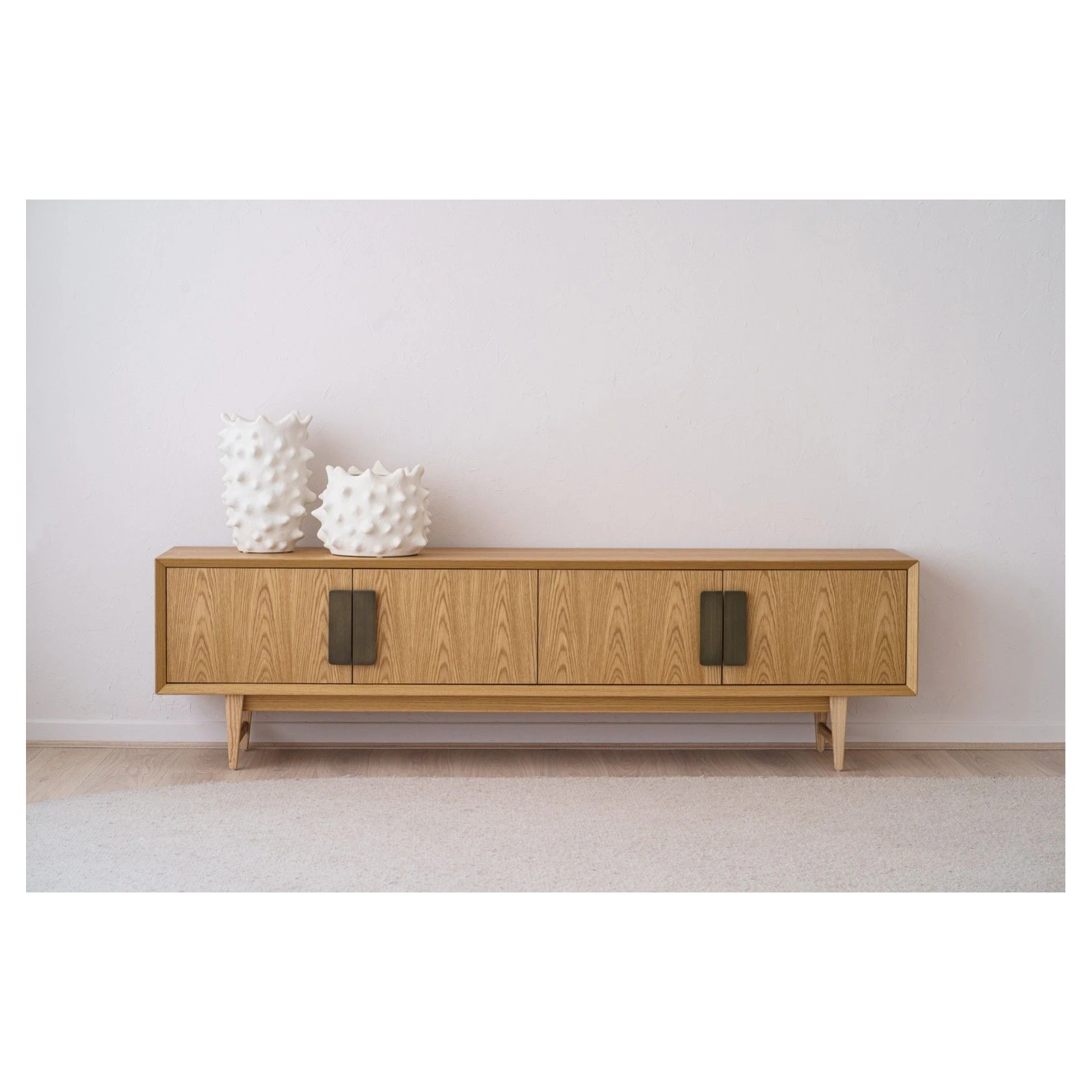 mueble tv roble y laton