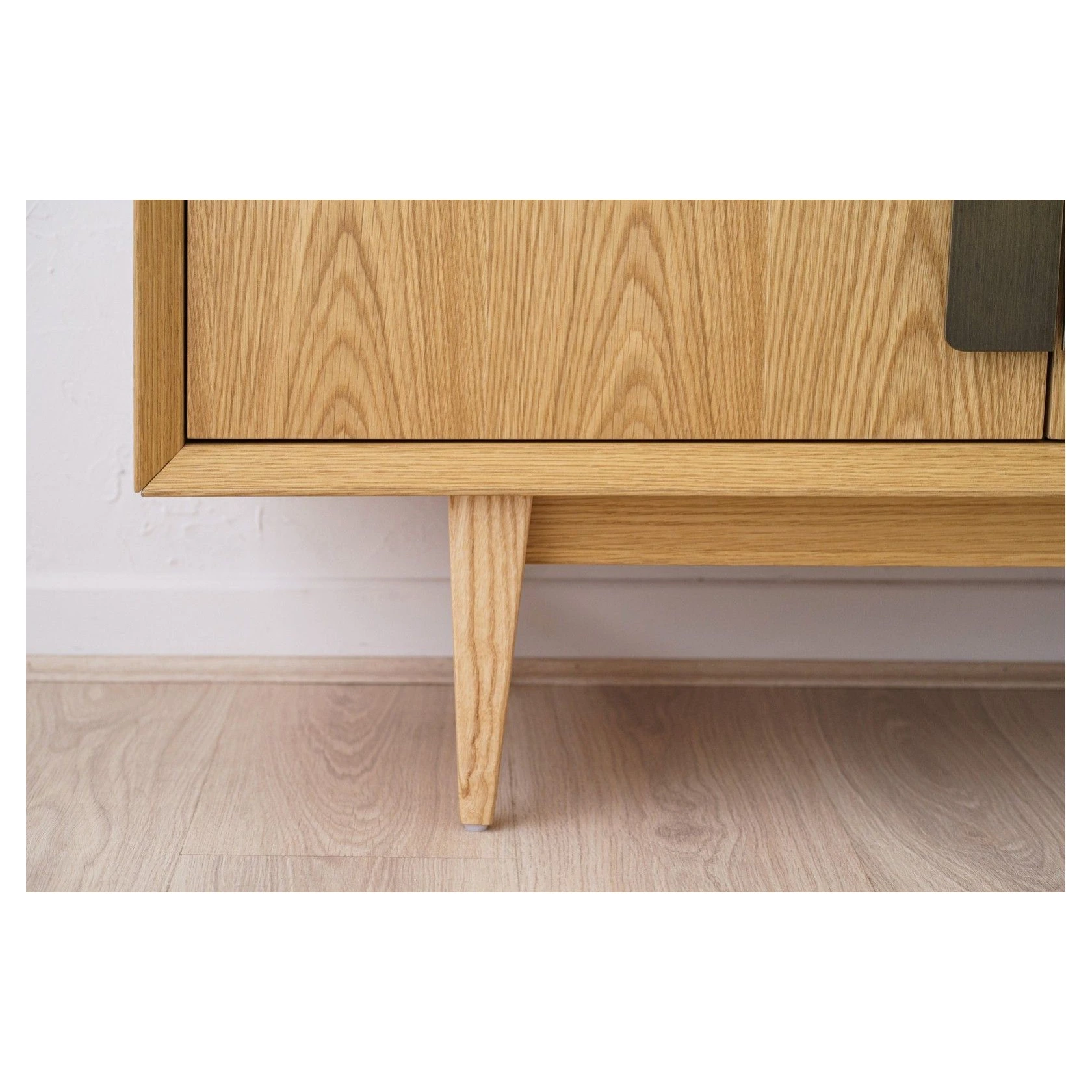 mueble tv roble y laton