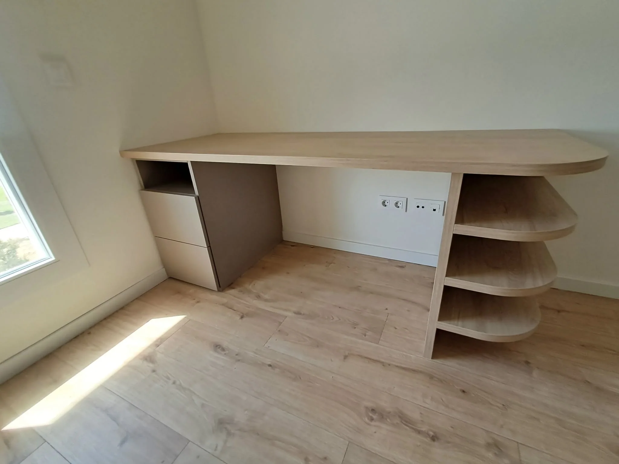 Mobiliario a medida para dormitorio y estudio